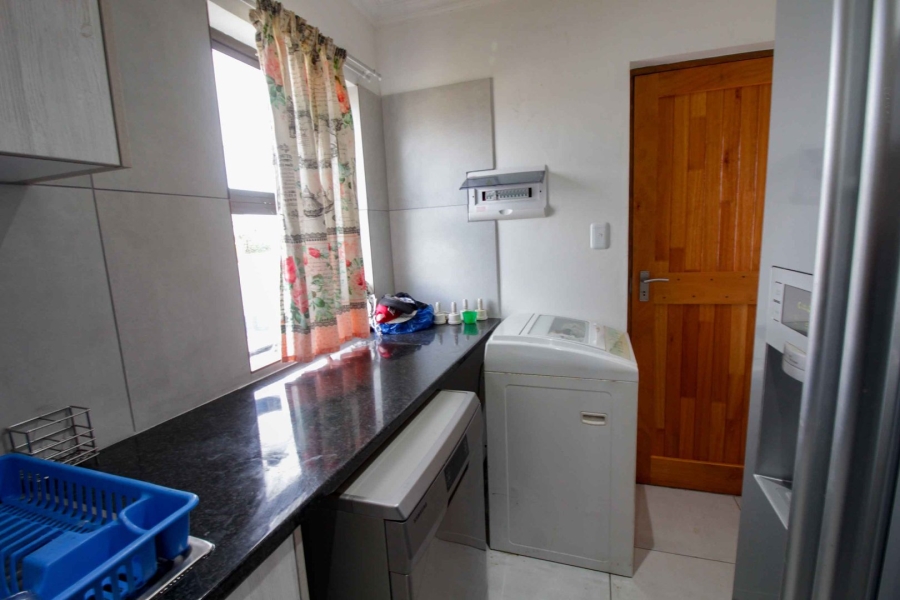 4 Bedroom Property for Sale in Wavecrest Eastern Cape